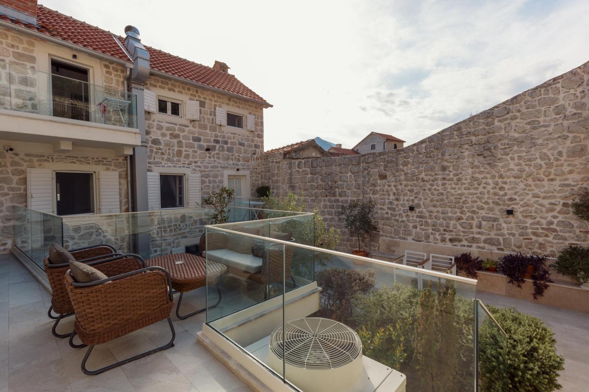 Conte & Restaurant Perast