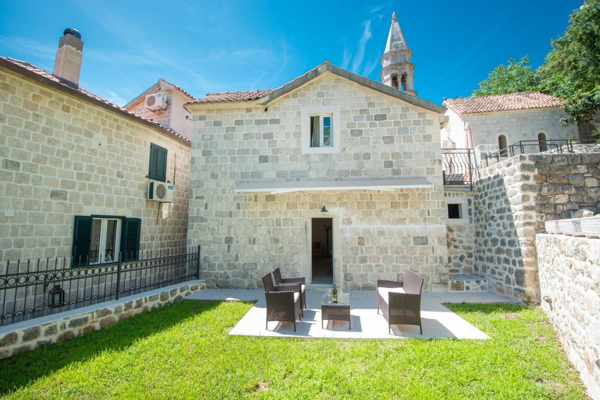 Conte & Restaurant Hotel Perast