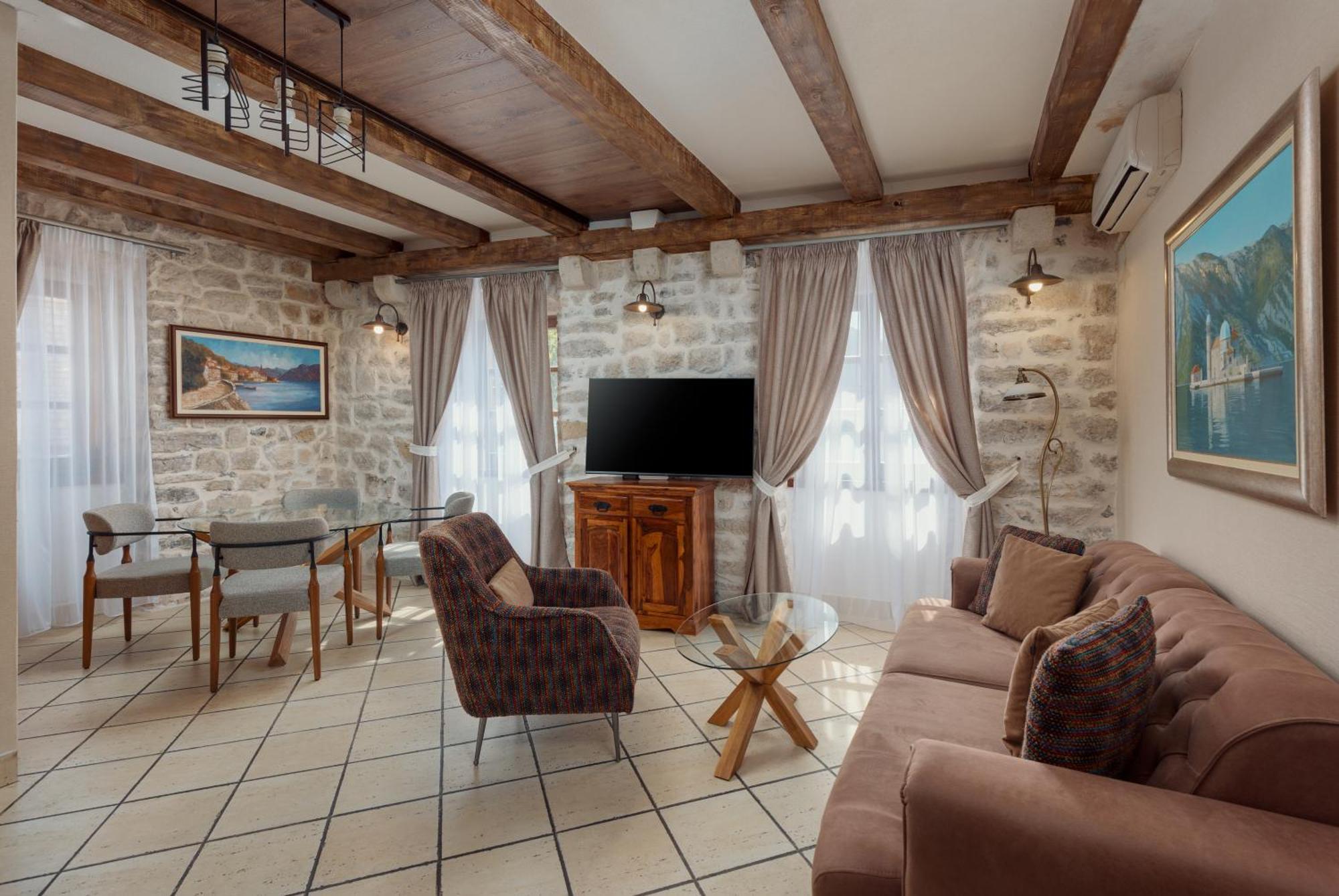 Conte & Restaurant 4* Perast