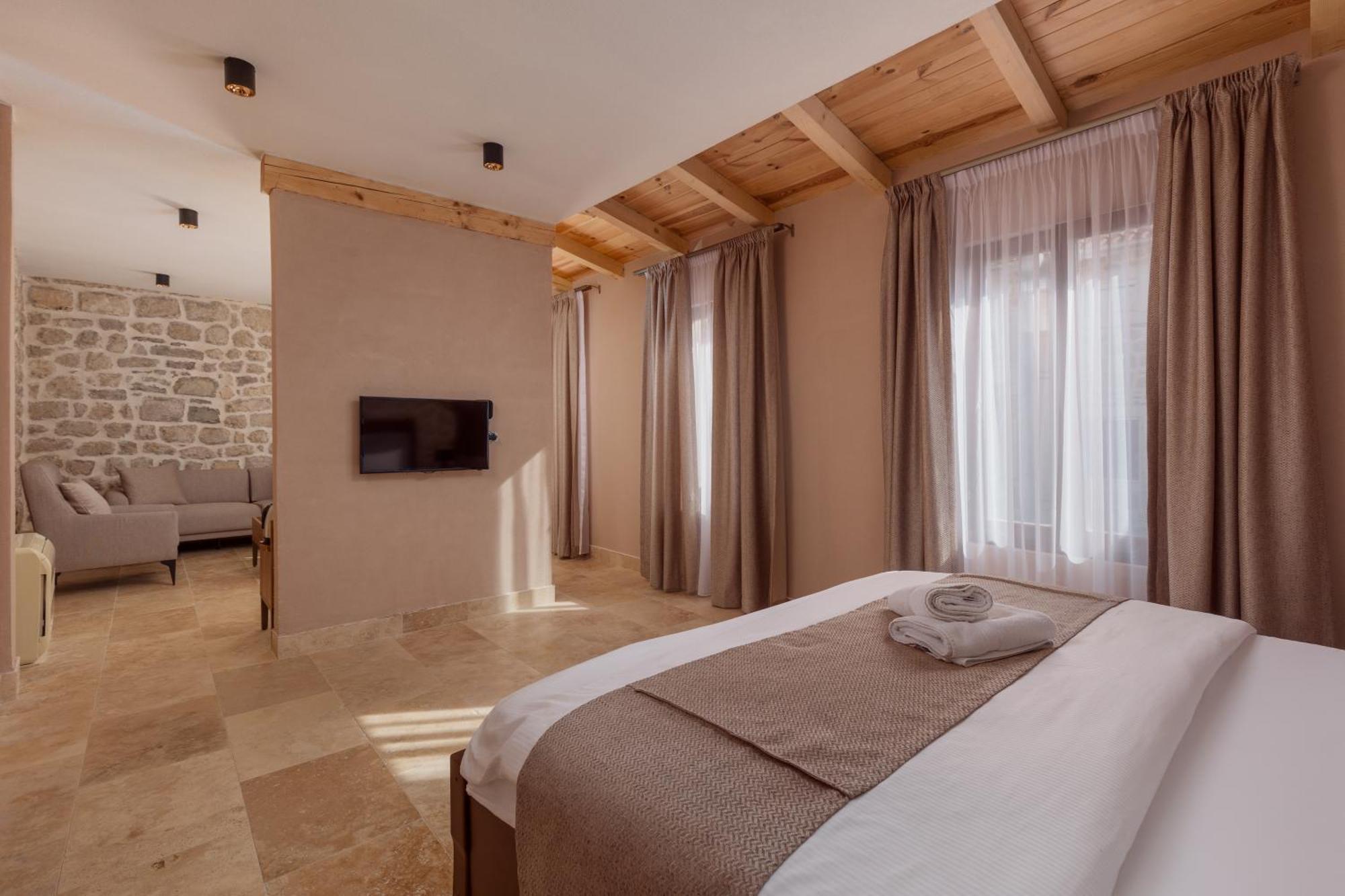 Conte & Restaurant Hotel