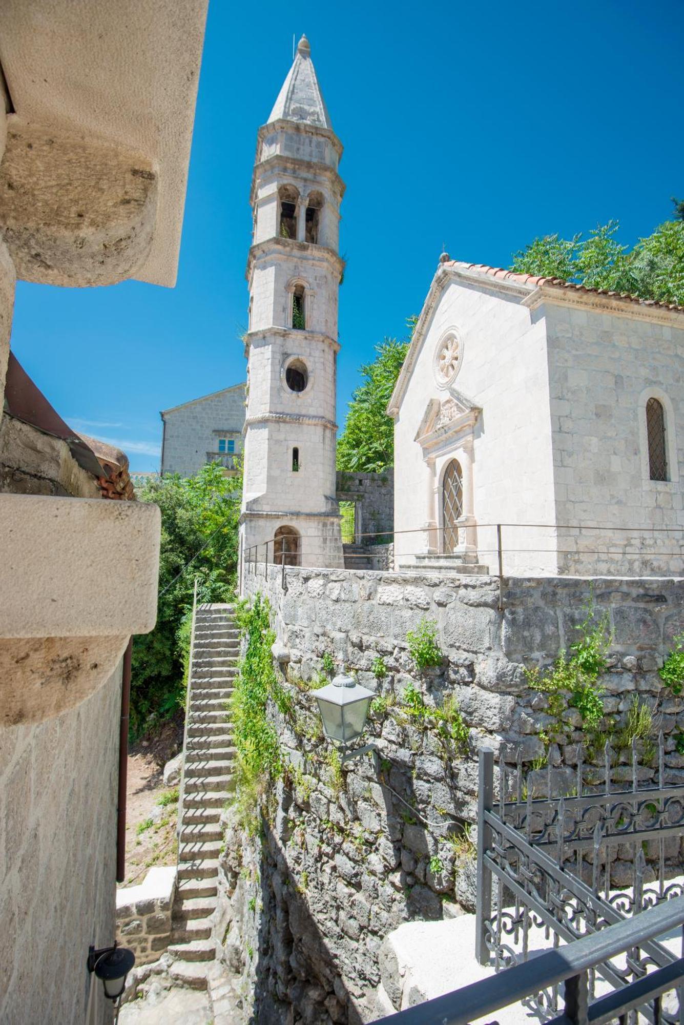 Conte & Restaurant 4* Perast