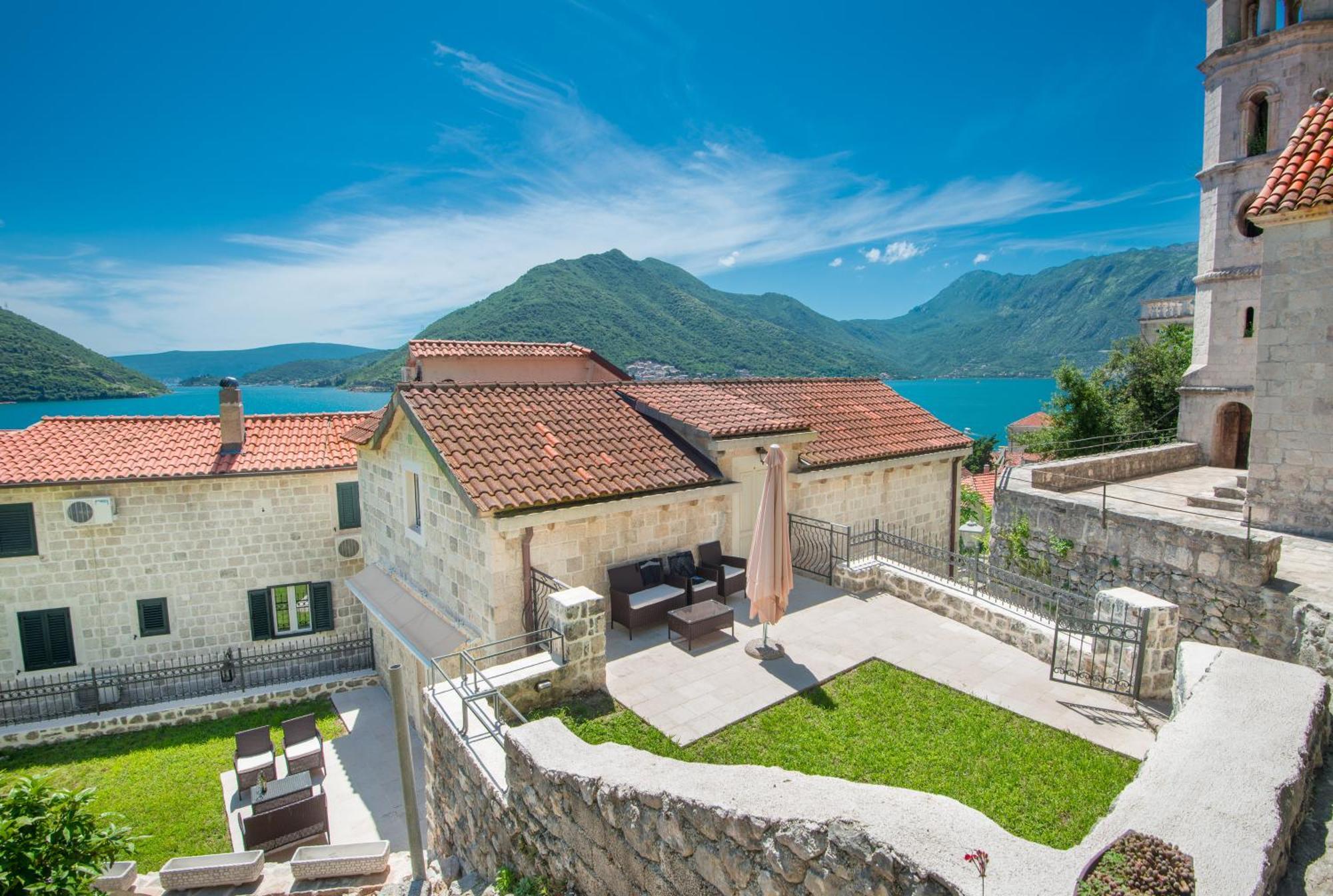 Conte & Restaurant Hotel