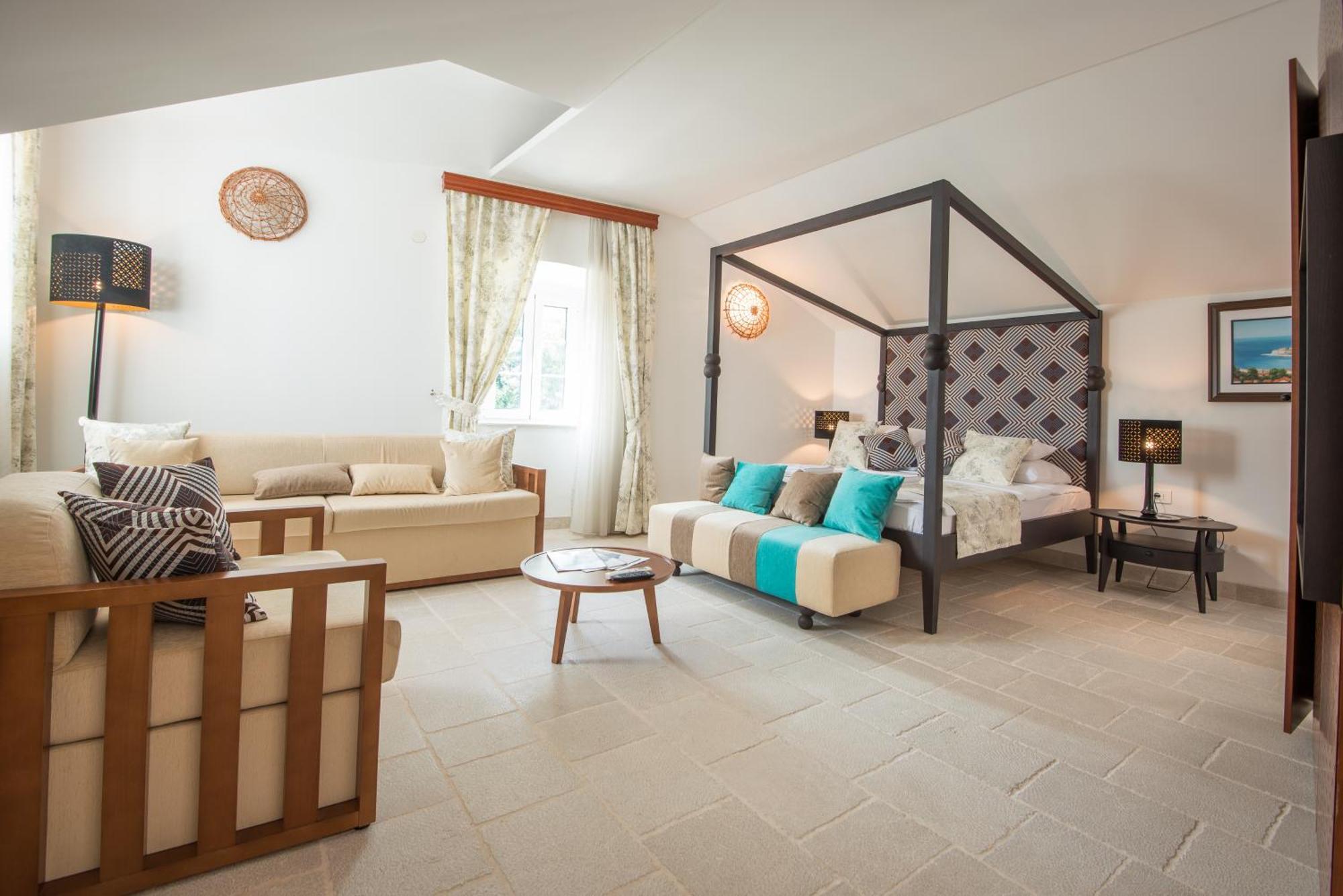 Conte & Restaurant Hotel 4*