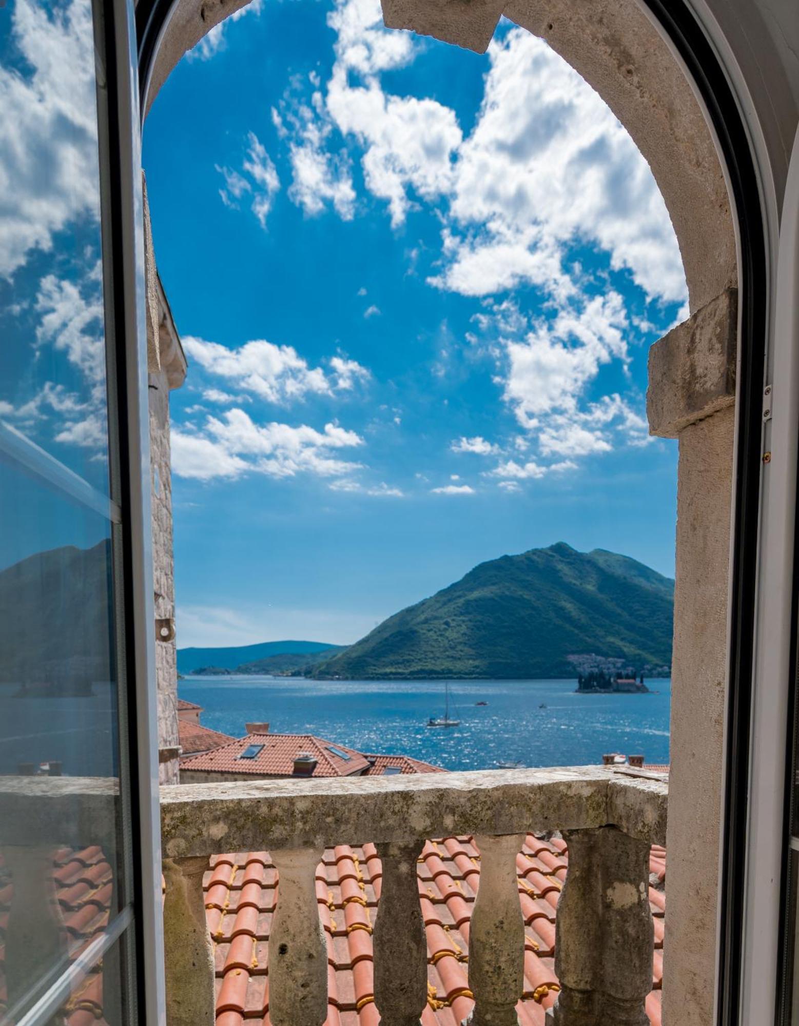 Conte & Restaurant Hotel