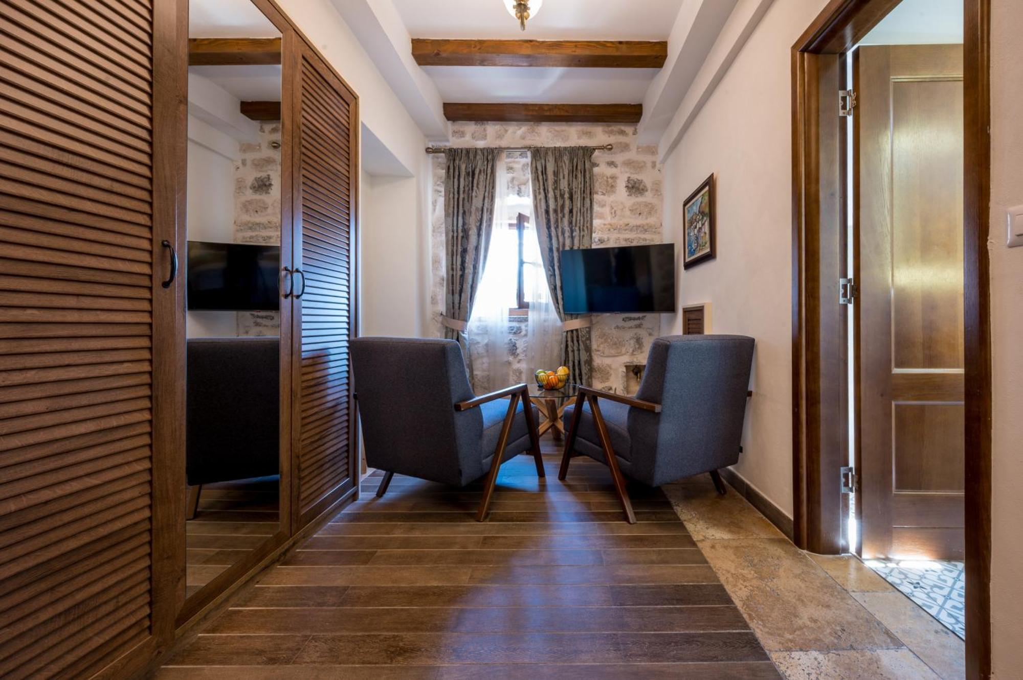Conte & Restaurant Hotel
