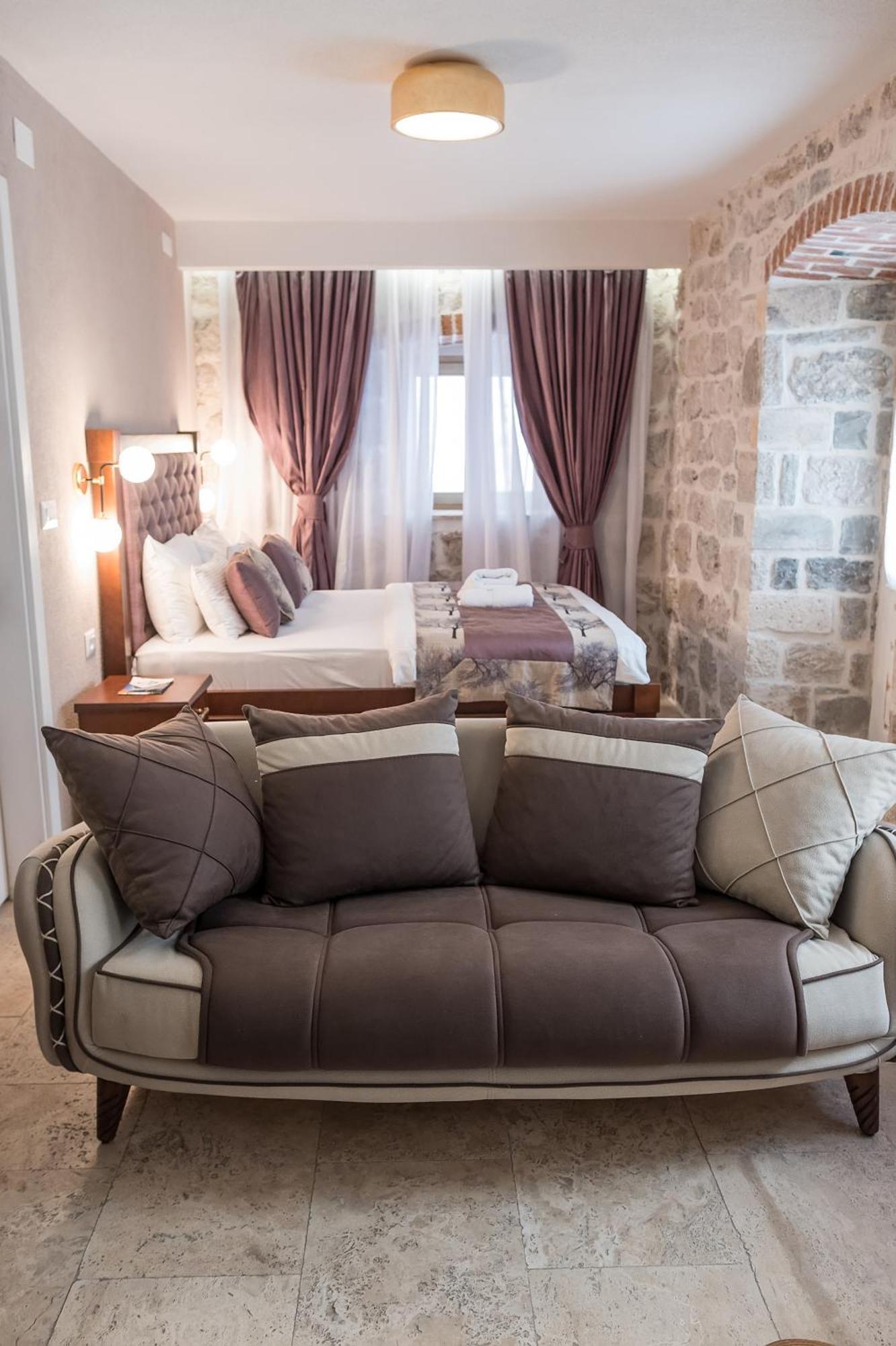 Conte & Restaurant Hotel Perast