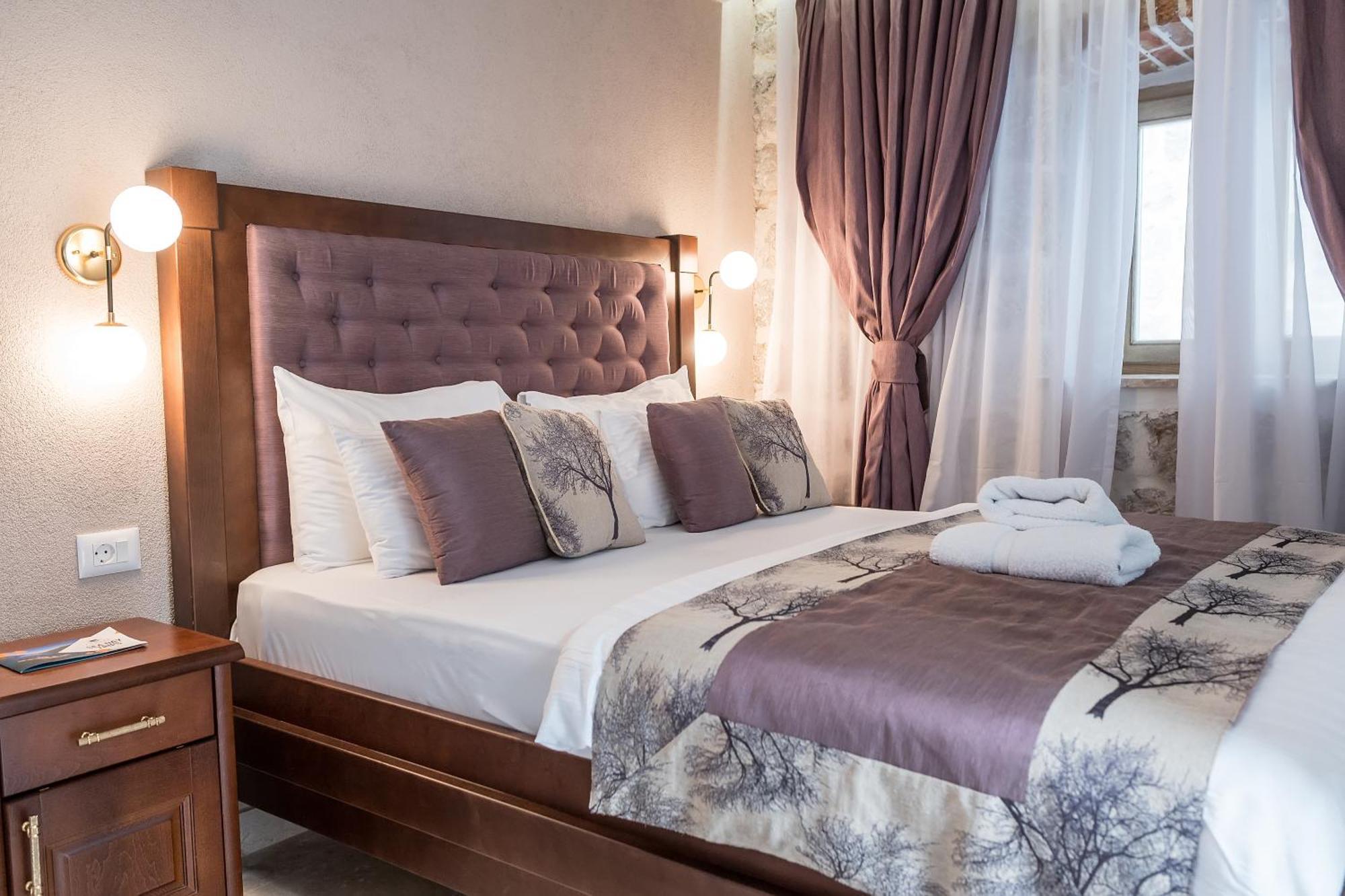Conte & Restaurant Hotel