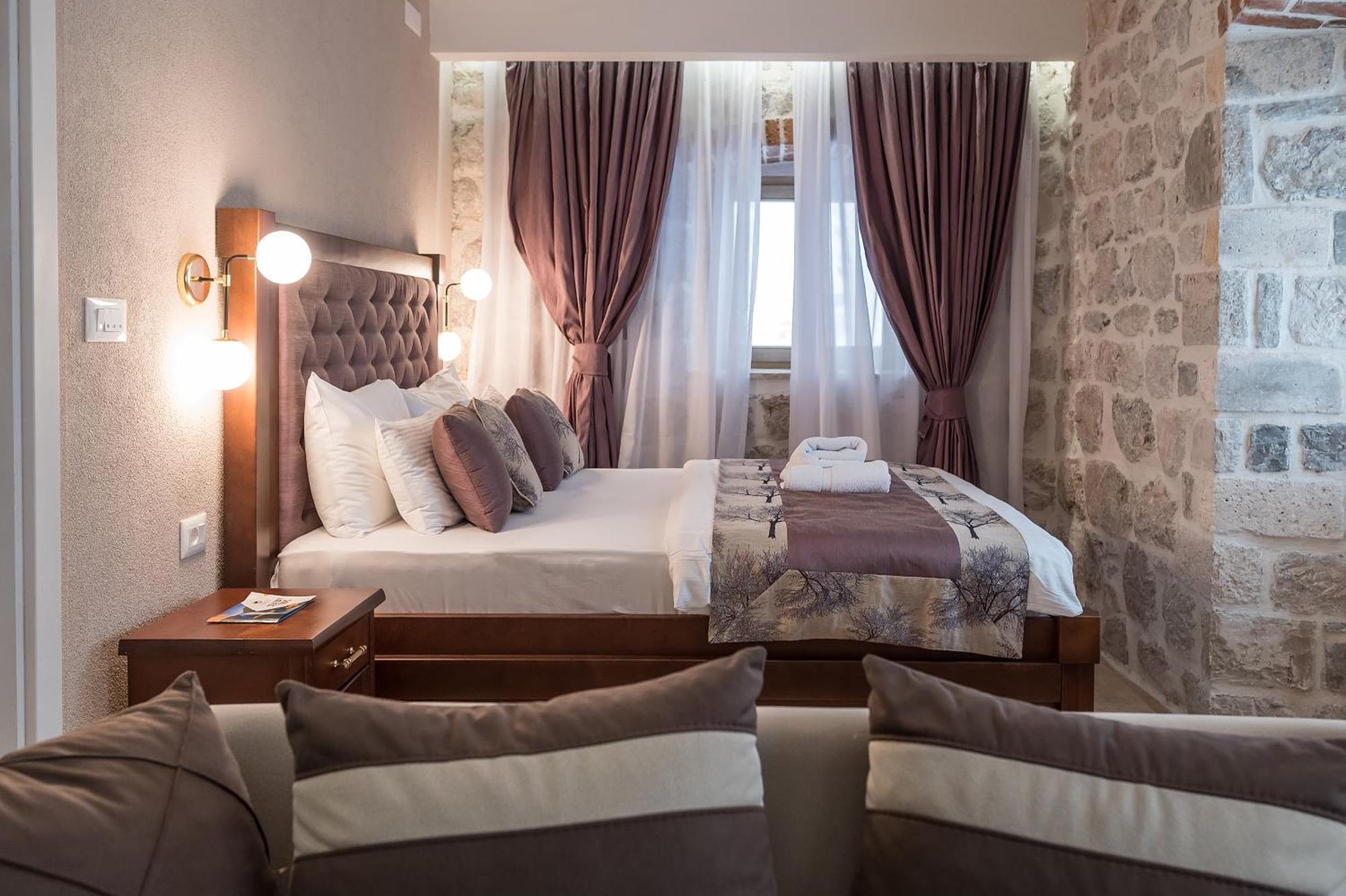 Conte & Restaurant Hotel 4*