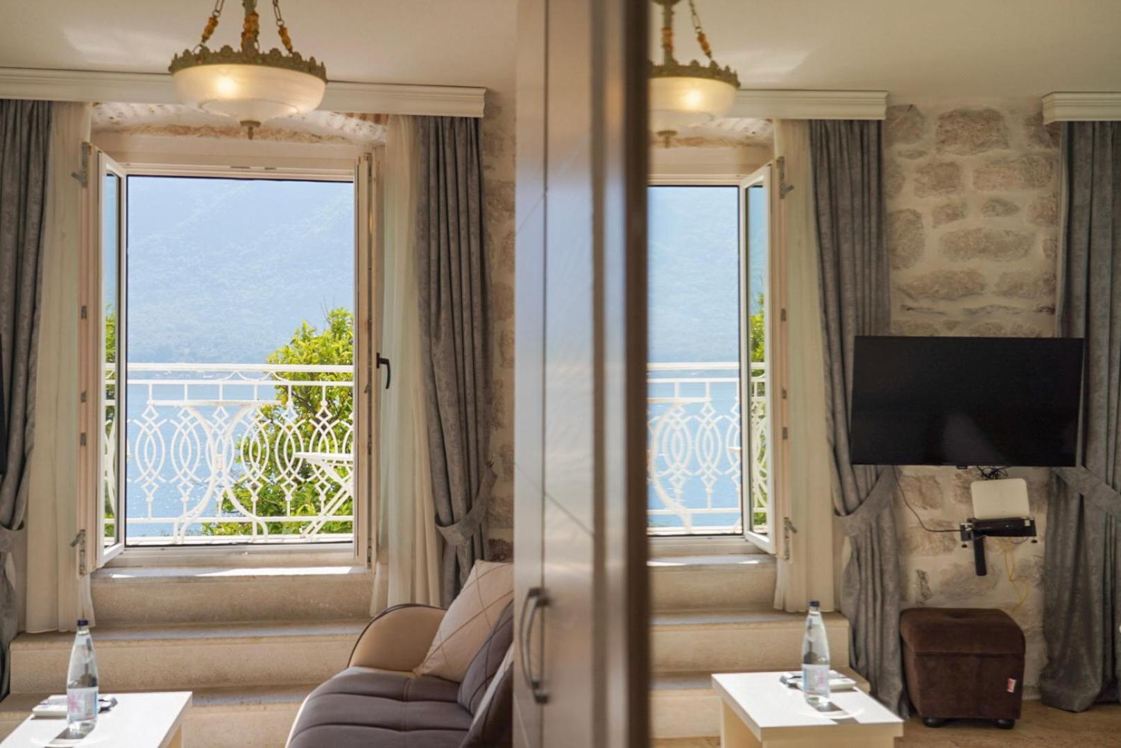 Conte & Restaurant Hotel
